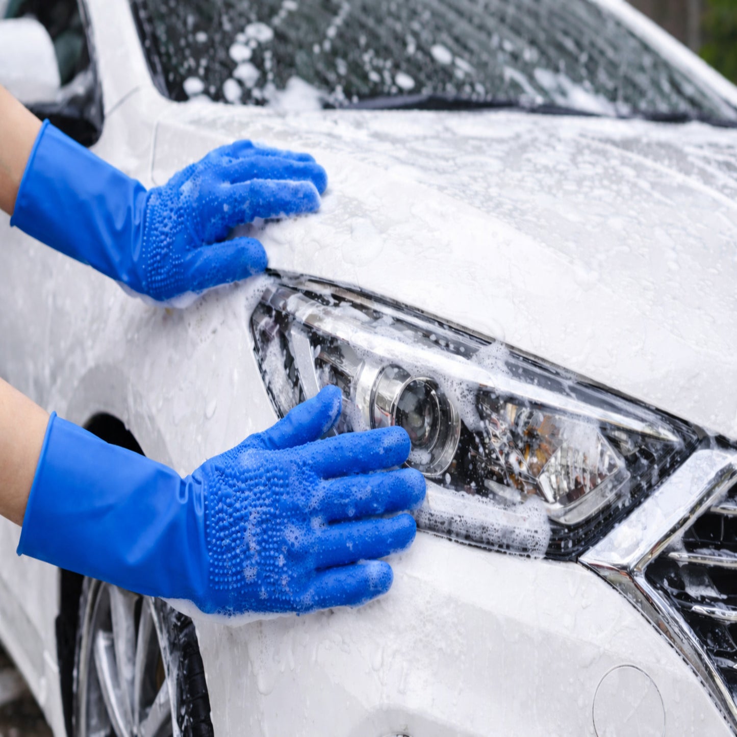 Reusable hand gloves used for car washing and exterior cleaning